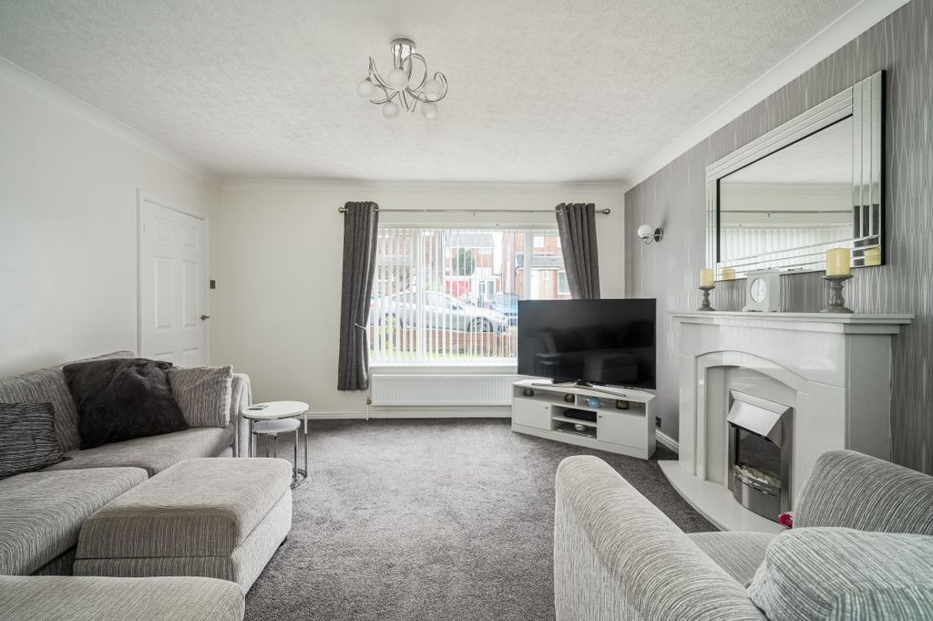 Property photo 2 of 28