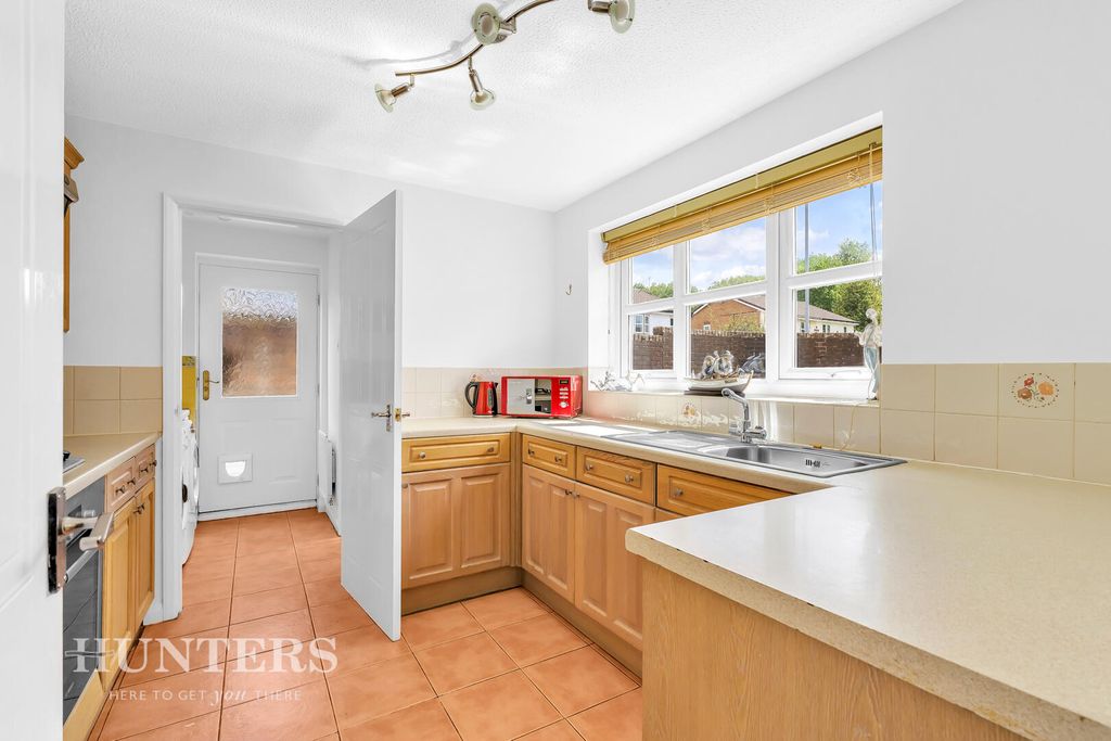 Property photo 3 of 23 Kitchen