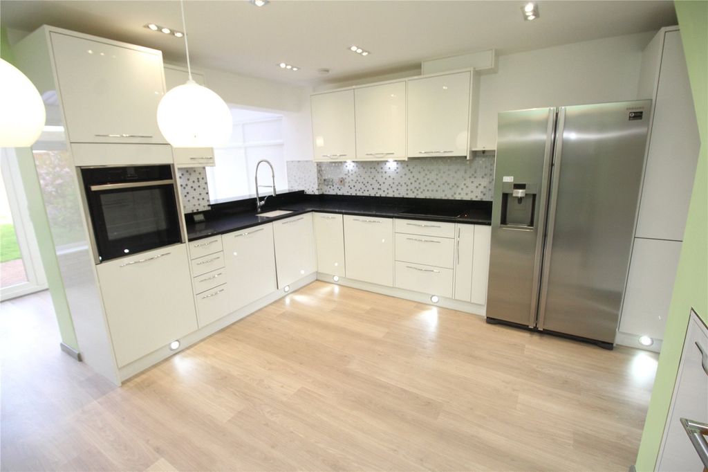 Property photo 2 of 17 Picture No. 81
