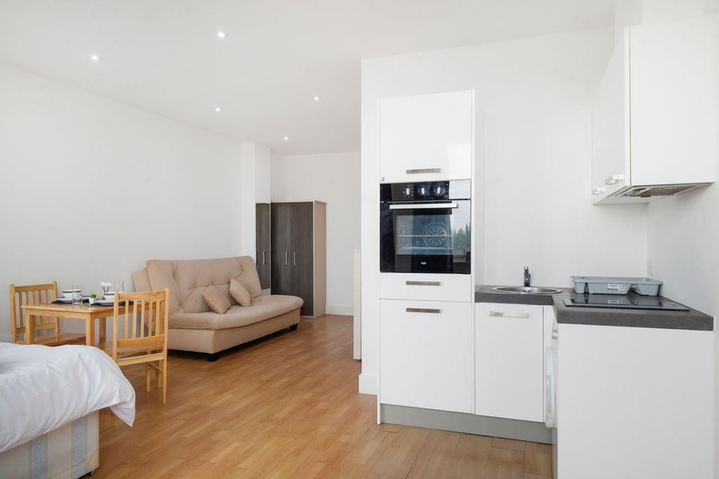 Property photo 3 of 14 Flat 78 Natwest House, 225 Shenley Road - A79Srqeh