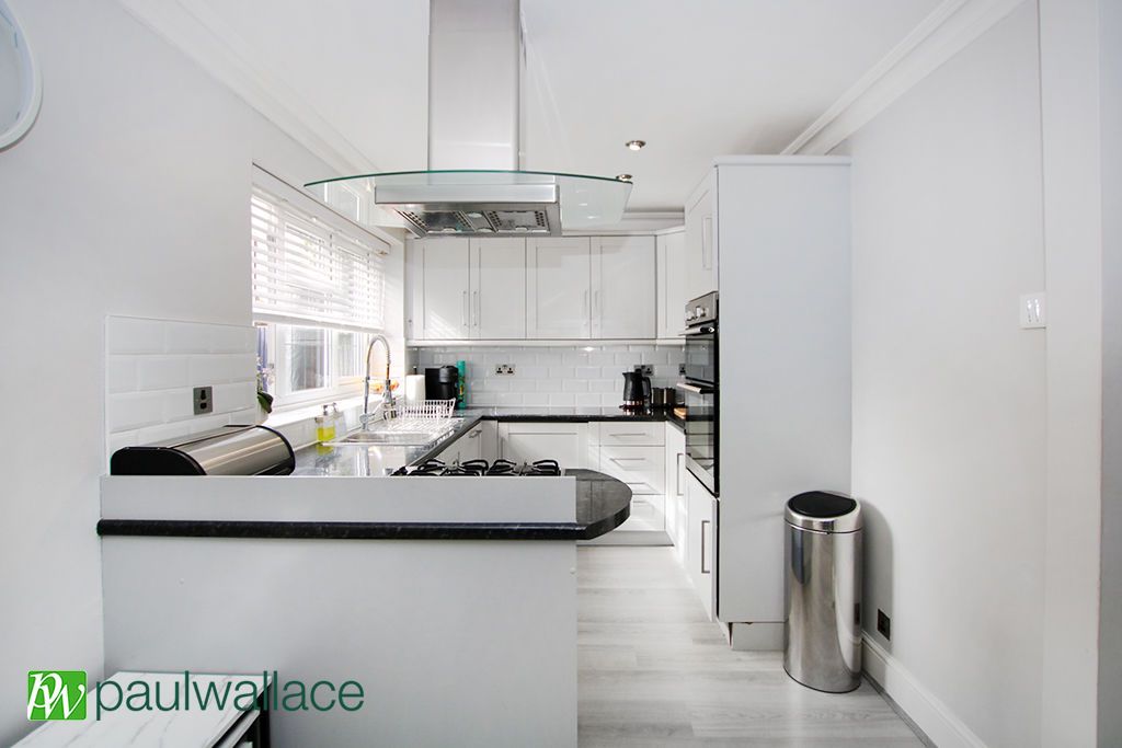 Property photo 3 of 19 Kitchen