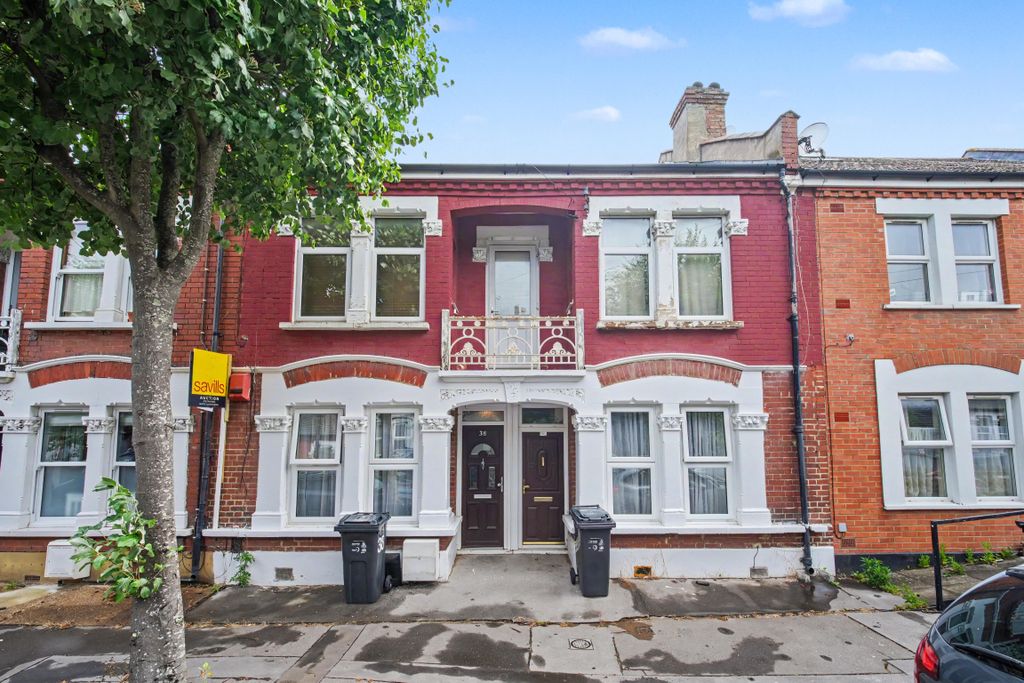 Property photo 1 of 13 38 Ingatestone Road, Norwood, London Se25 4LG