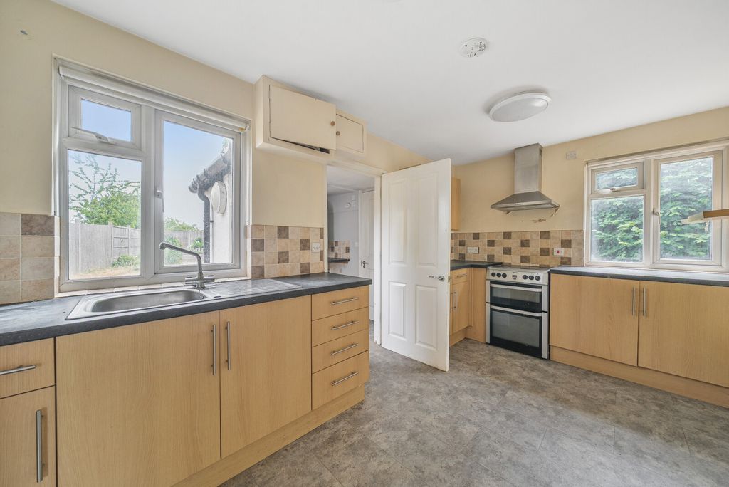 Property photo 2 of 23 1315648-10-685Bc7...