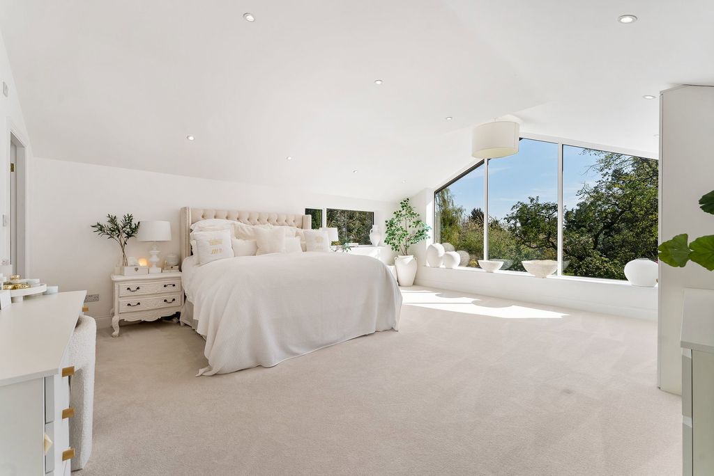 Property photo 3 of 99