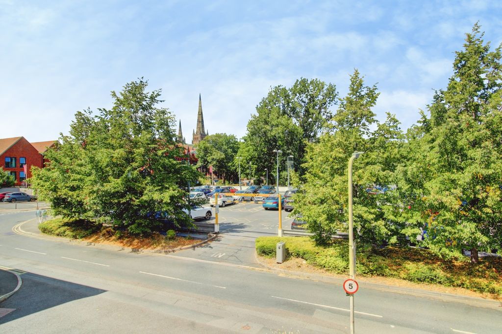 Property photo 2 of 18 Cathedral View
