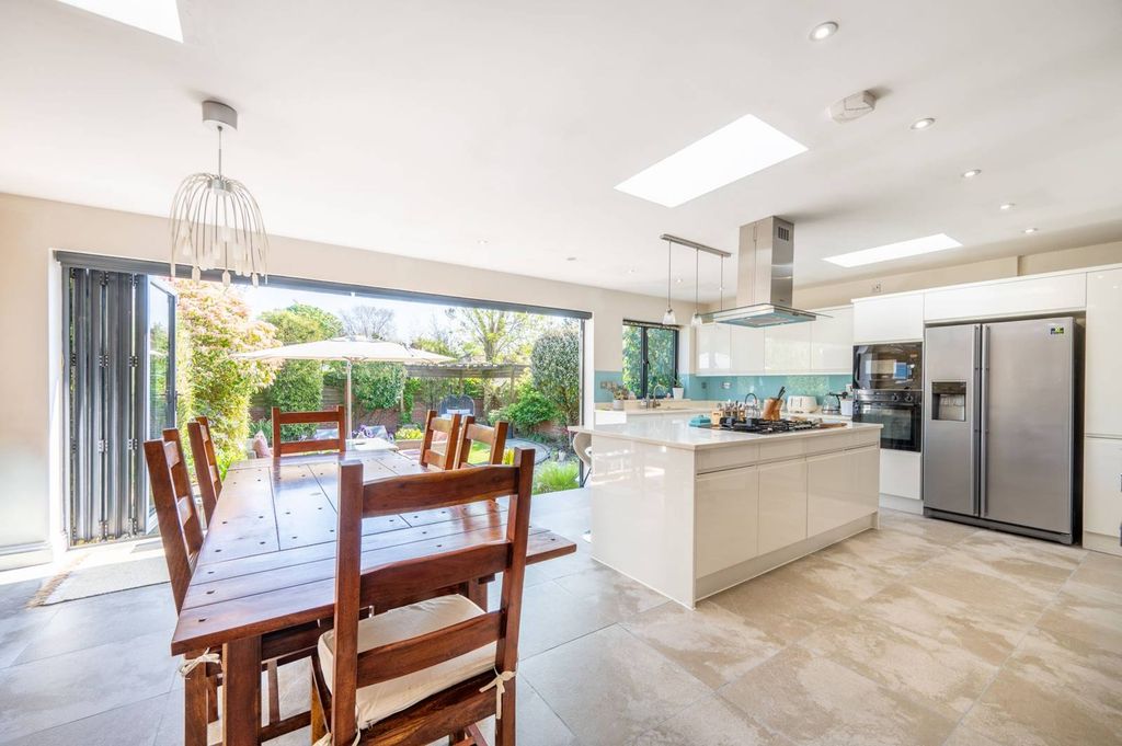 Property photo 1 of 23