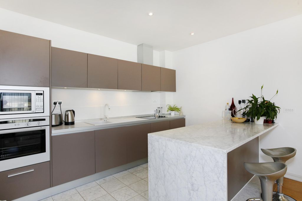 Property photo 2 of 10 Kitchen