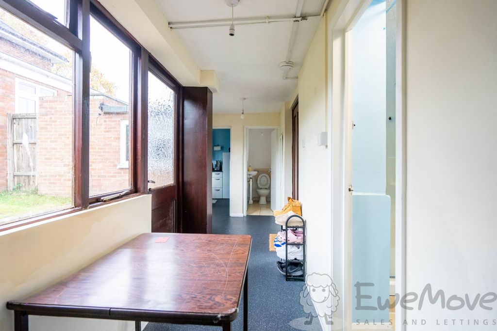 Property photo 3 of 6 Dmc08871-Hdr