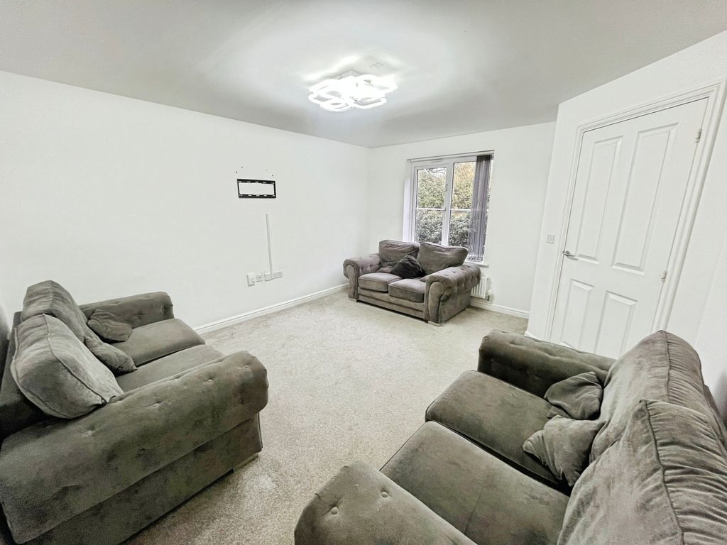 Property photo 2 of 14 Lounge