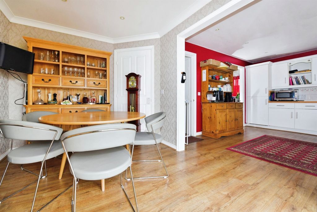 Property photo 3 of 23