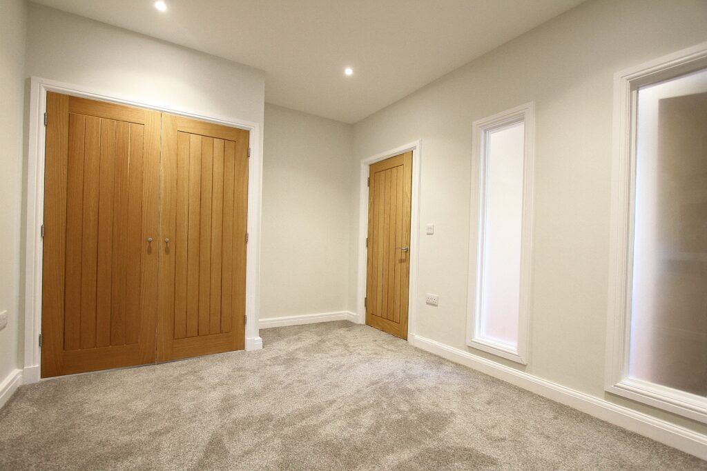 Property photo 3 of 5 835