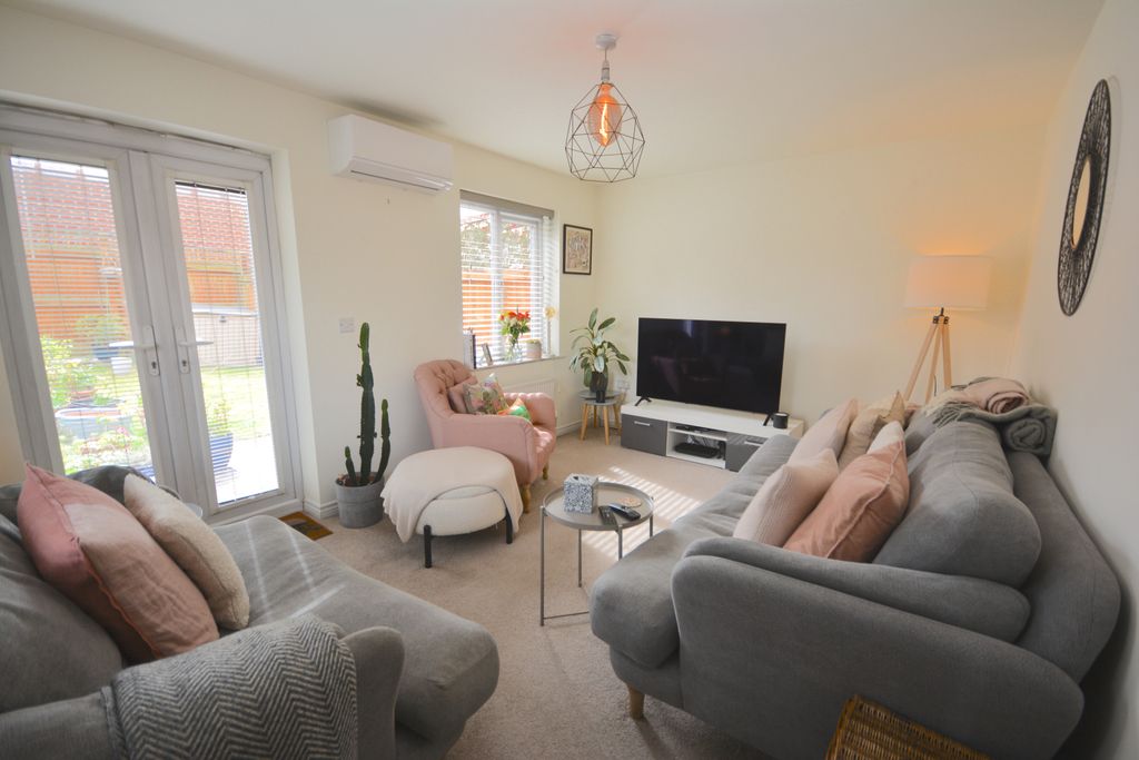 Property photo 2 of 23 Living Room