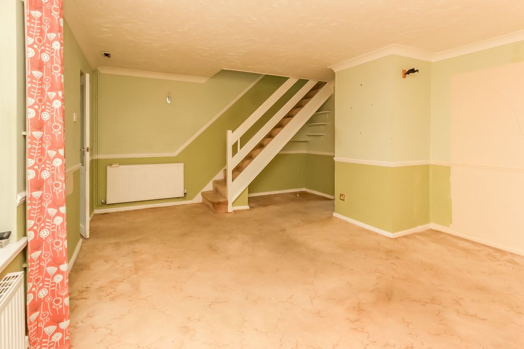 Property photo 2 of 11 Lounge