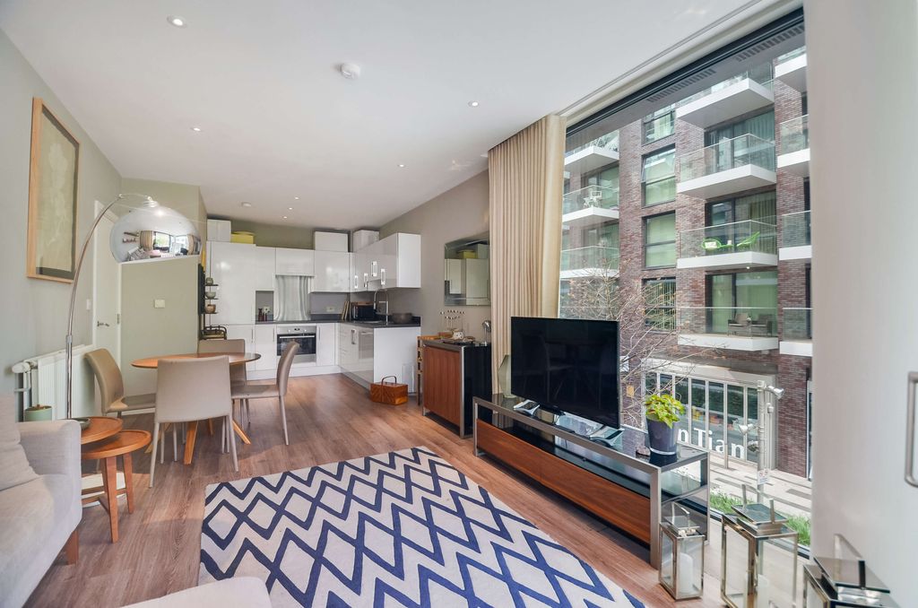 Property photo 2 of 24 Lounge (1).Jpg