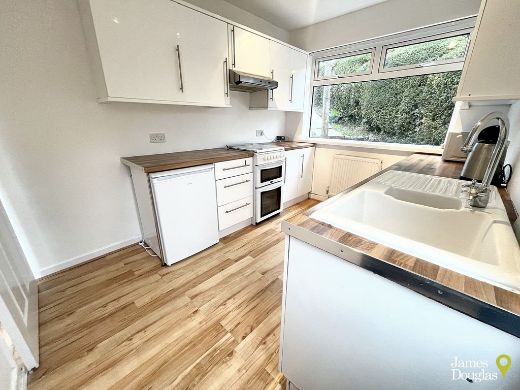 Property photo 2 of 20 Kit1 (1)