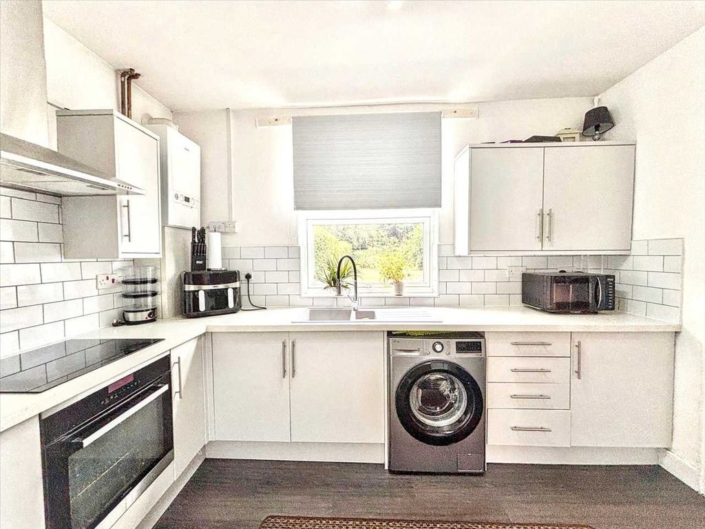 Property photo 2 of 23 Kitchen