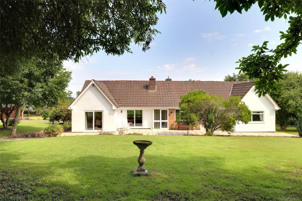 Property photo 1 of 32 Picture No. 18
