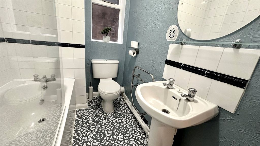 Property photo 3 of 8 Picture No. 25