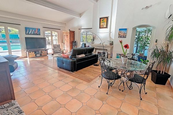 Property photo 2 of 3