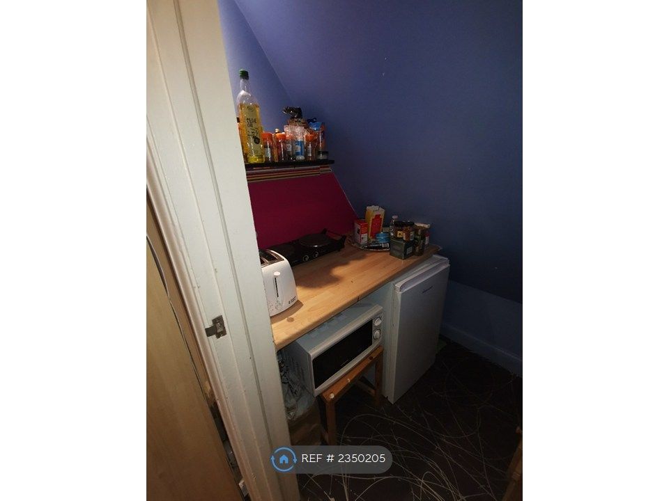 Property photo 2 of 17 Kitchen1