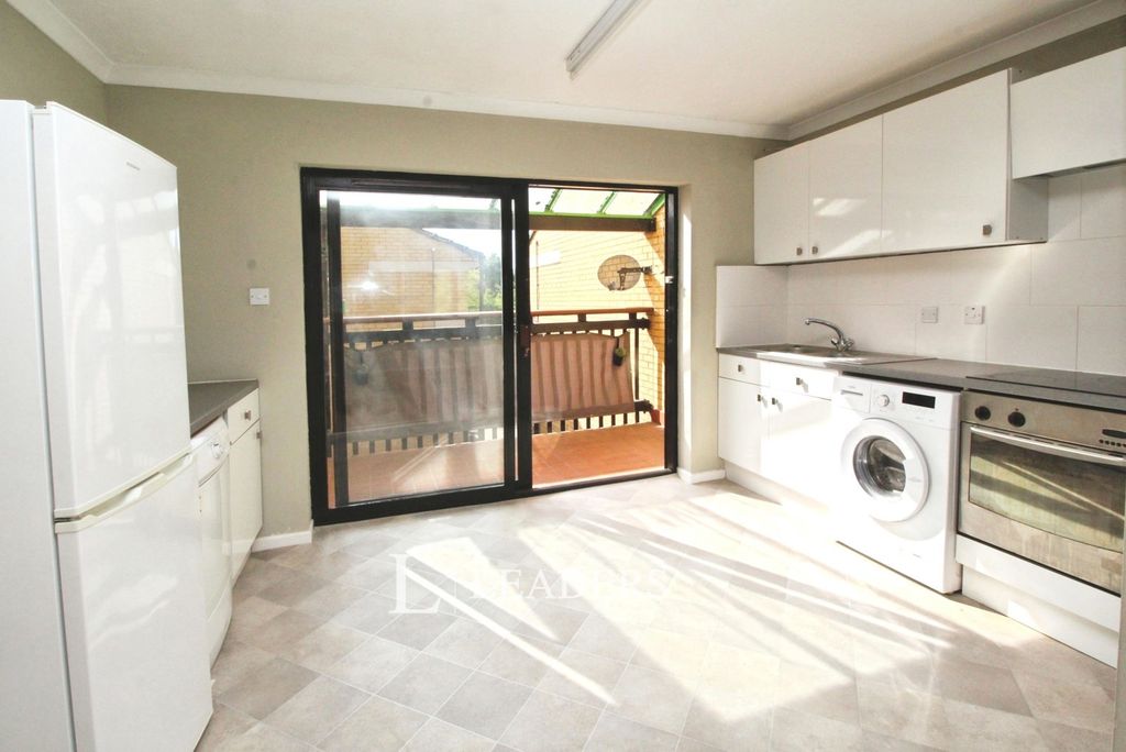 Property photo 3 of 8 Pbox-Img.Jpg