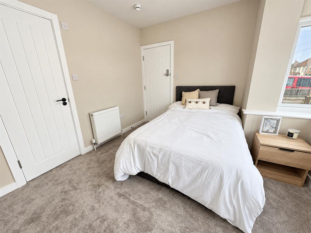 Property photo 2 of 11 Bedroom