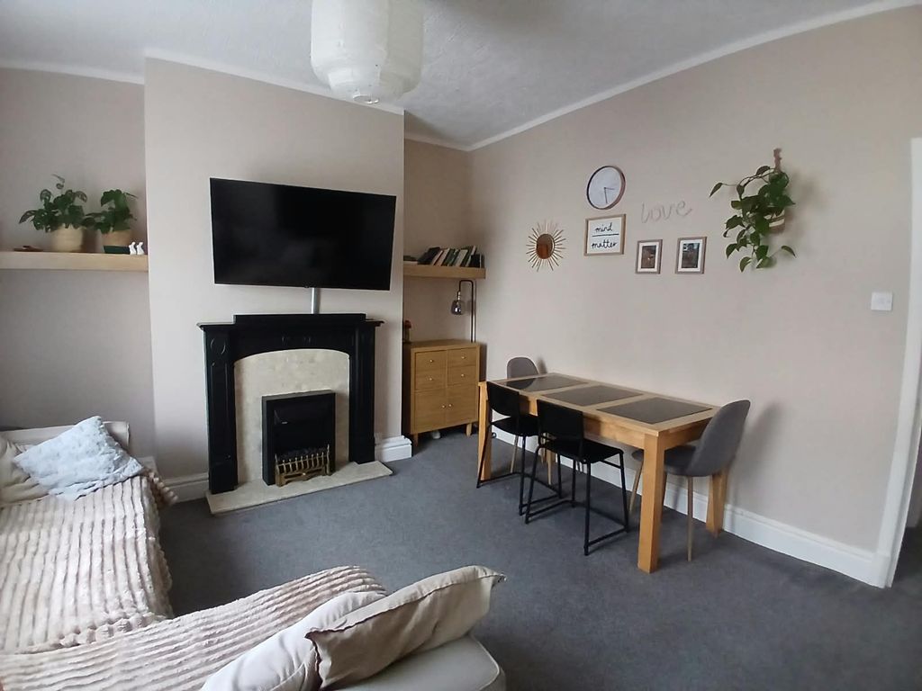 Property photo 1 of 11 Front Lounge