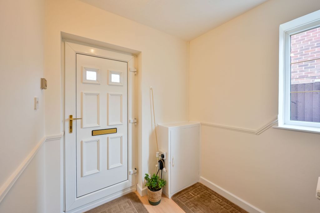 Property photo 3 of 16 Entrance Hallway