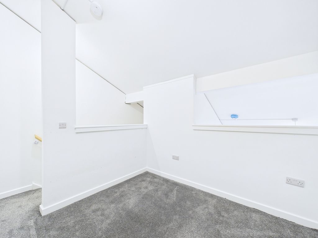 Property photo 3 of 9 Cam01909G0-Pr0445-Still007