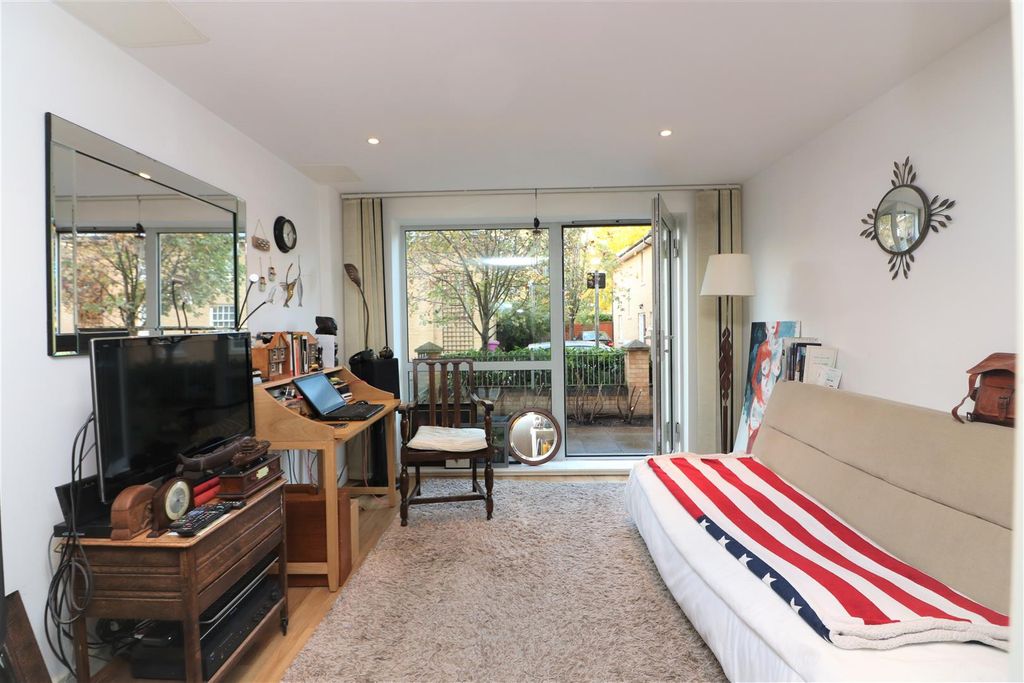 Property photo 3 of 8 Vicinity House.Jpg
