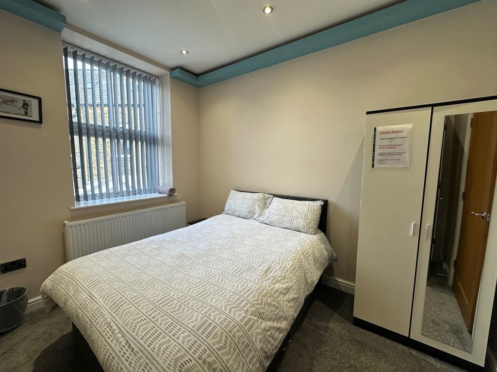 Property photo 3 of 6 Bedroom 1