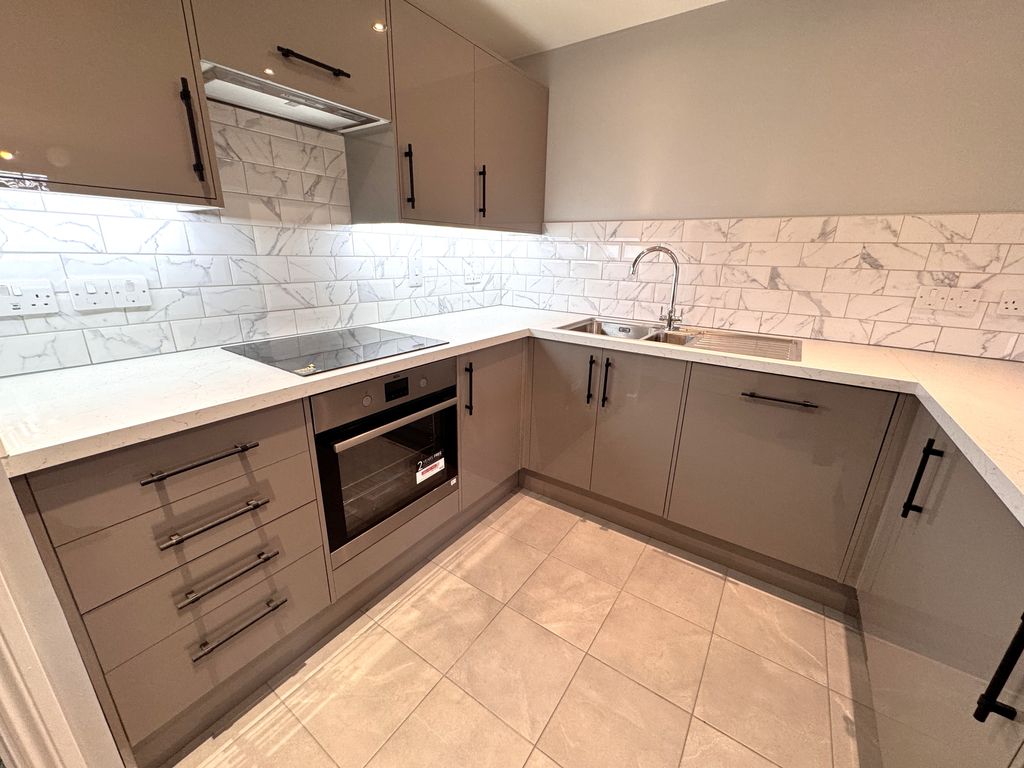 Property photo 1 of 10 Kitchen