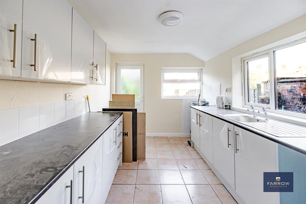 Property photo 2 of 30 Kitchen