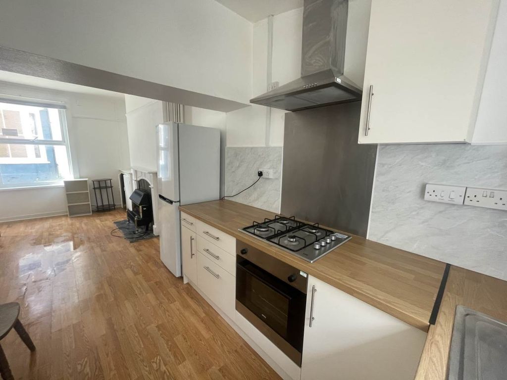 Property photo 2 of 9 Kitchen 1