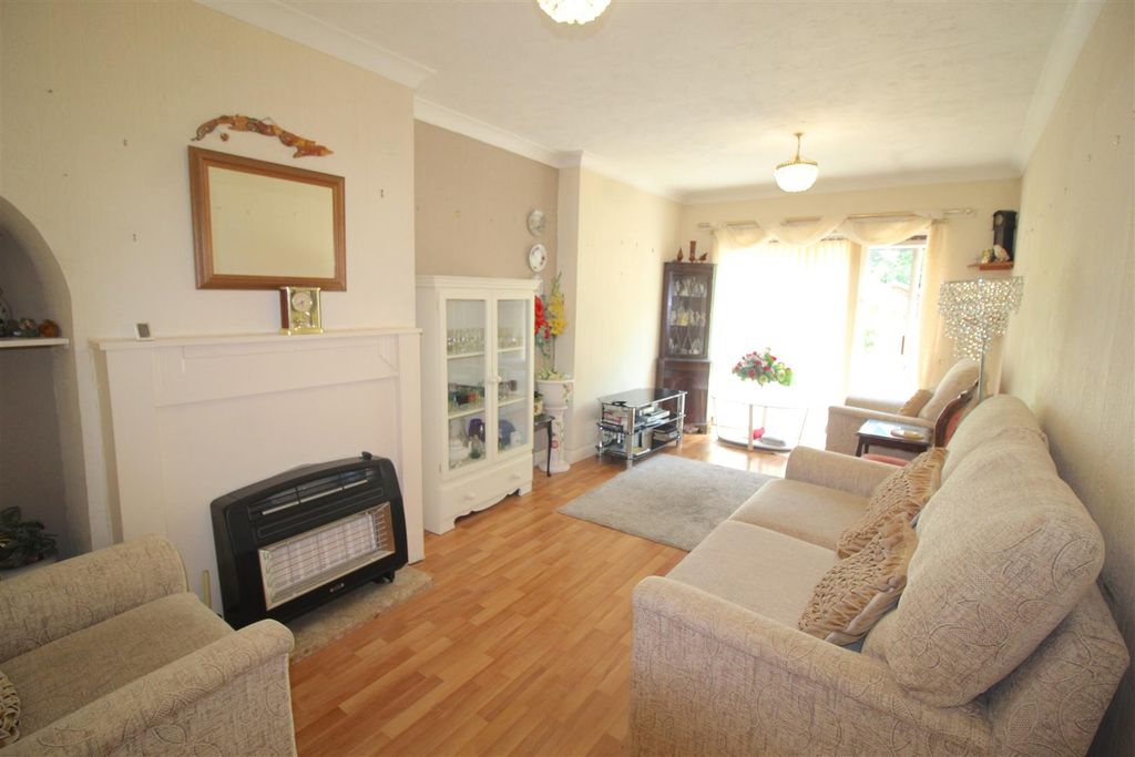 Property photo 2 of 10 Lounge