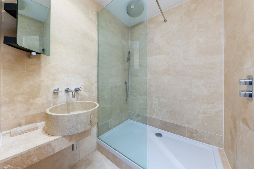 Property photo 3 of 10 Hyde Park Square ...