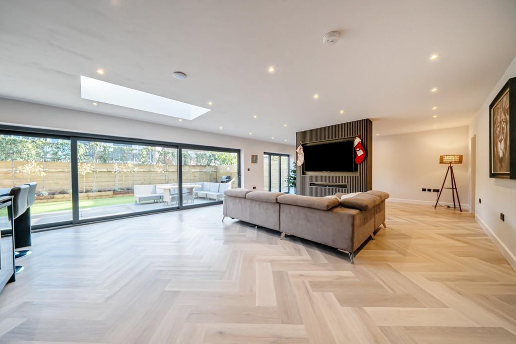 Property photo 3 of 24 1393044-7-694547Eac1528-1.Jpg