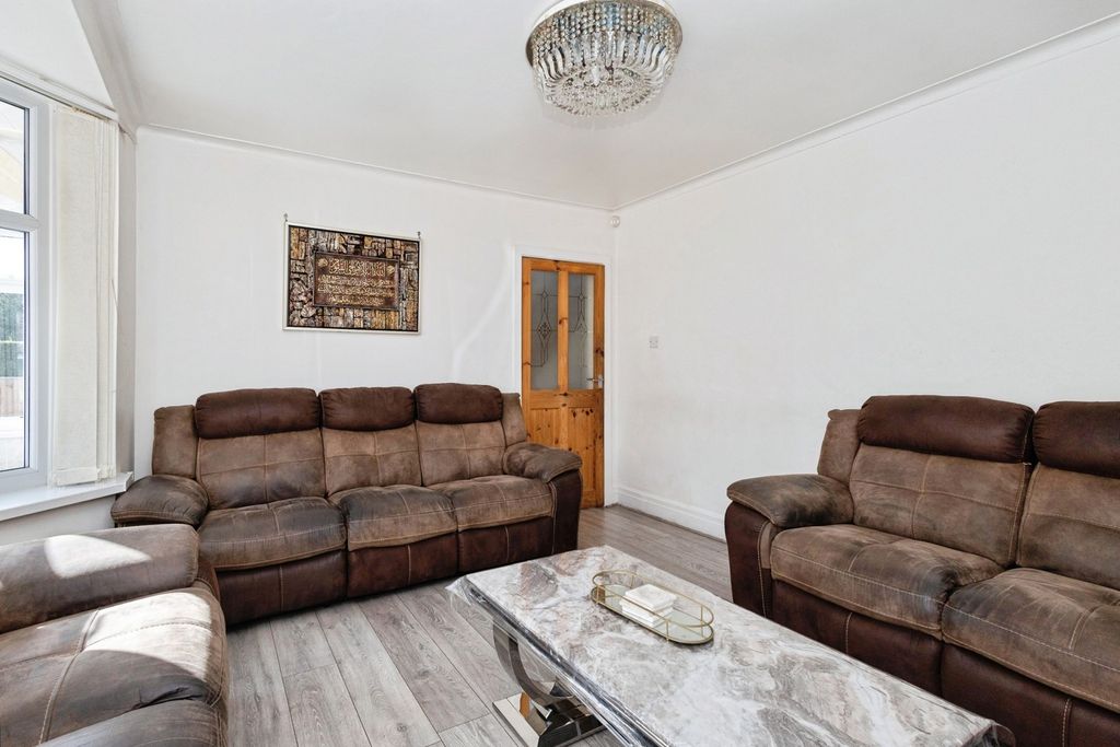 Property photo 3 of 17 Photo