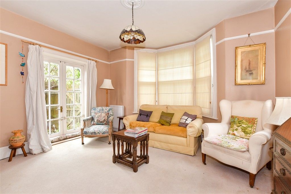 Property photo 1 of 11 Lounge