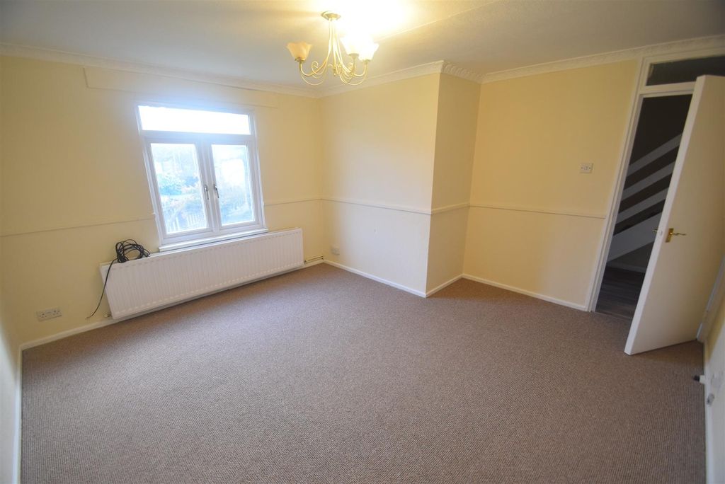 Property photo 3 of 14 Lounge