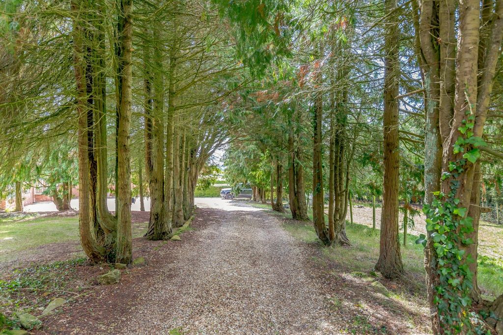 Property photo 1 of 30 Driveway