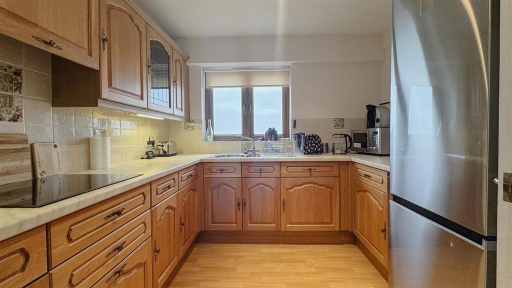 Property photo 2 of 8 Kitchen 1 (4).Jpg