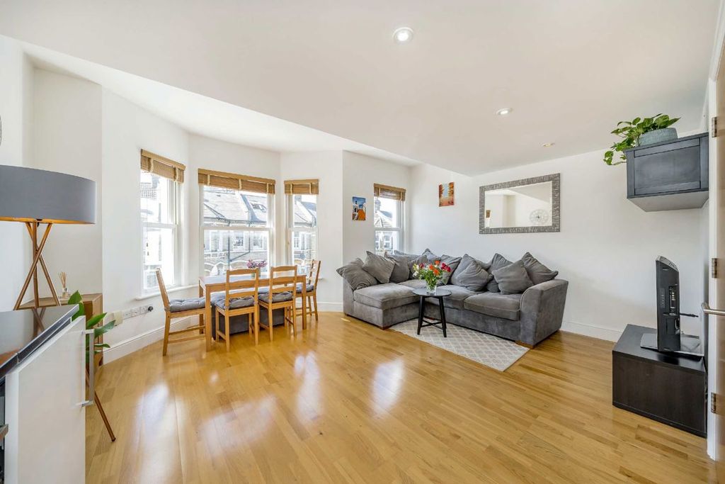 Property photo 2 of 6