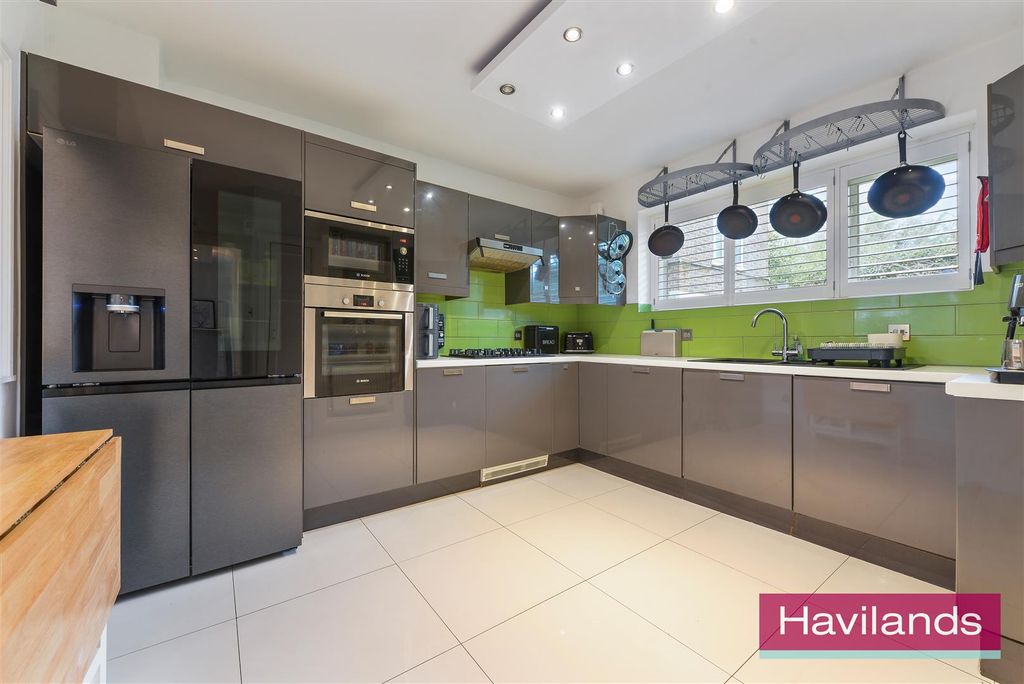 Property photo 3 of 12 The Poplars-7.Jpg