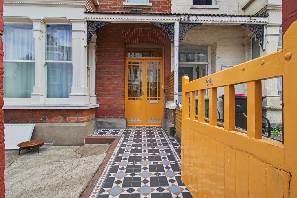 Property photo 2 of 26