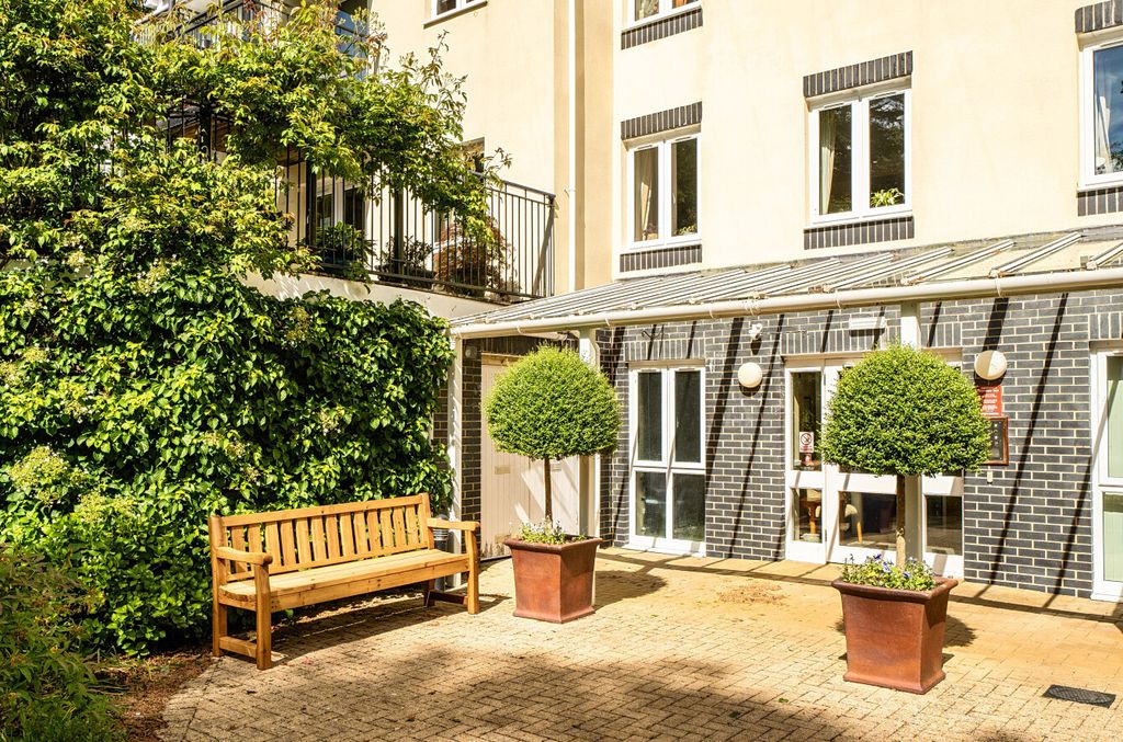 Additional image 10 of 1 bed flat for saleDunheved Road, Launceston, Cornwall PL15