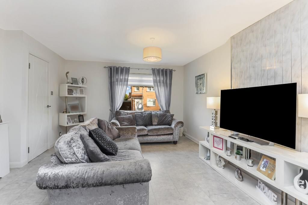 Property photo 2 of 23 Living Room