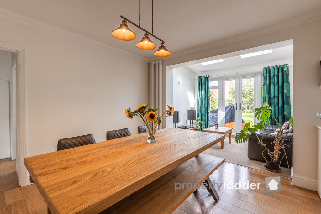 Property photo 3 of 34 32 Overbury Road-15