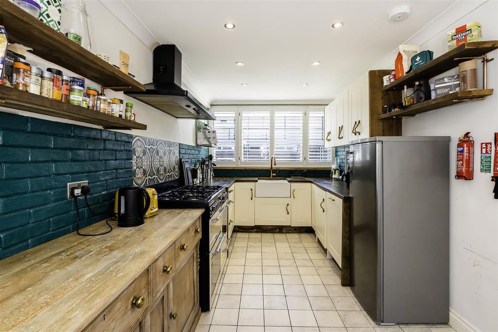 Property photo 2 of 21 66  Conistone Way -014.Jpg