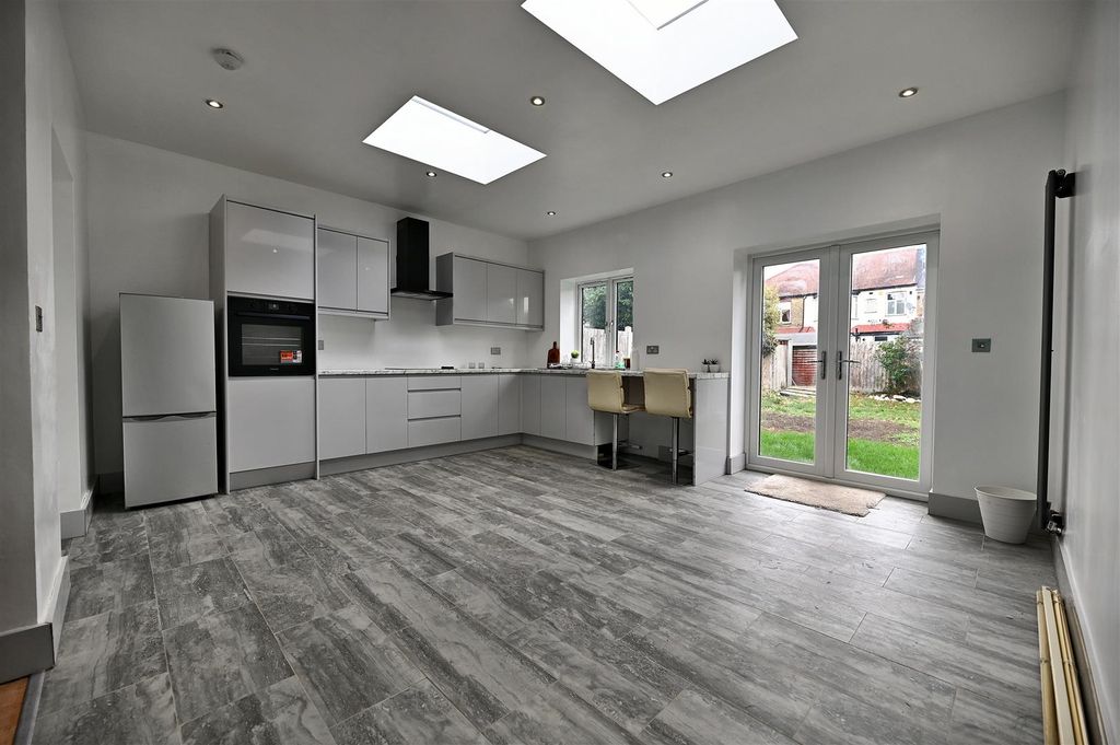 Property photo 3 of 12 14-Kitchen-Diner-Alt.Jpg